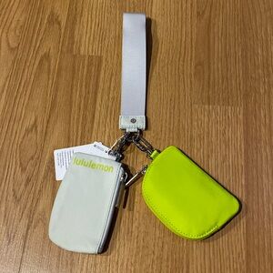 ❤️ Lululemon Dual Pouch Wristlet in Vapor/Lichen Lime NWT
